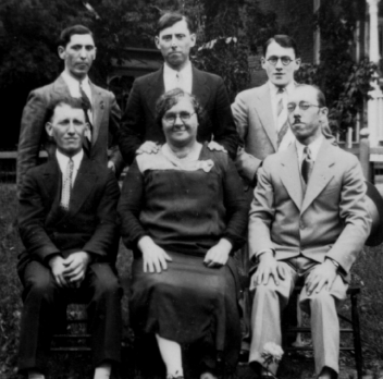 Jos&eacute;phine entour&eacute;e de ses fils